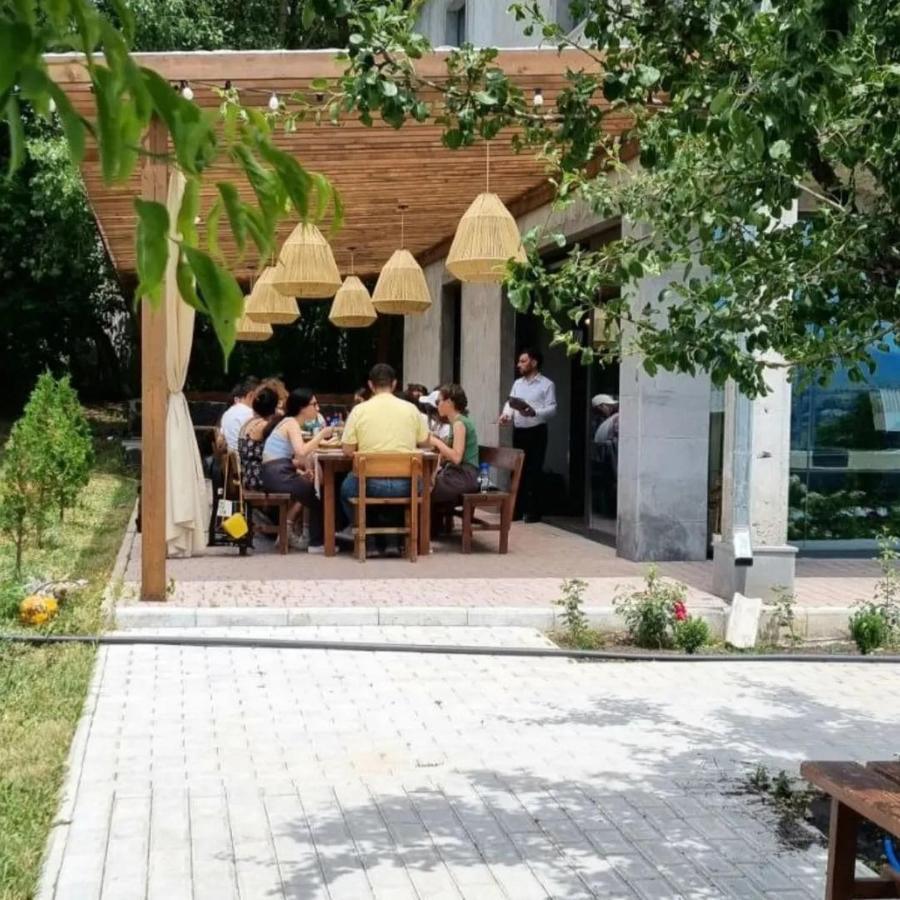 Tsaghkunk Chef House Hotel & Restaurant Sevan Exterior photo