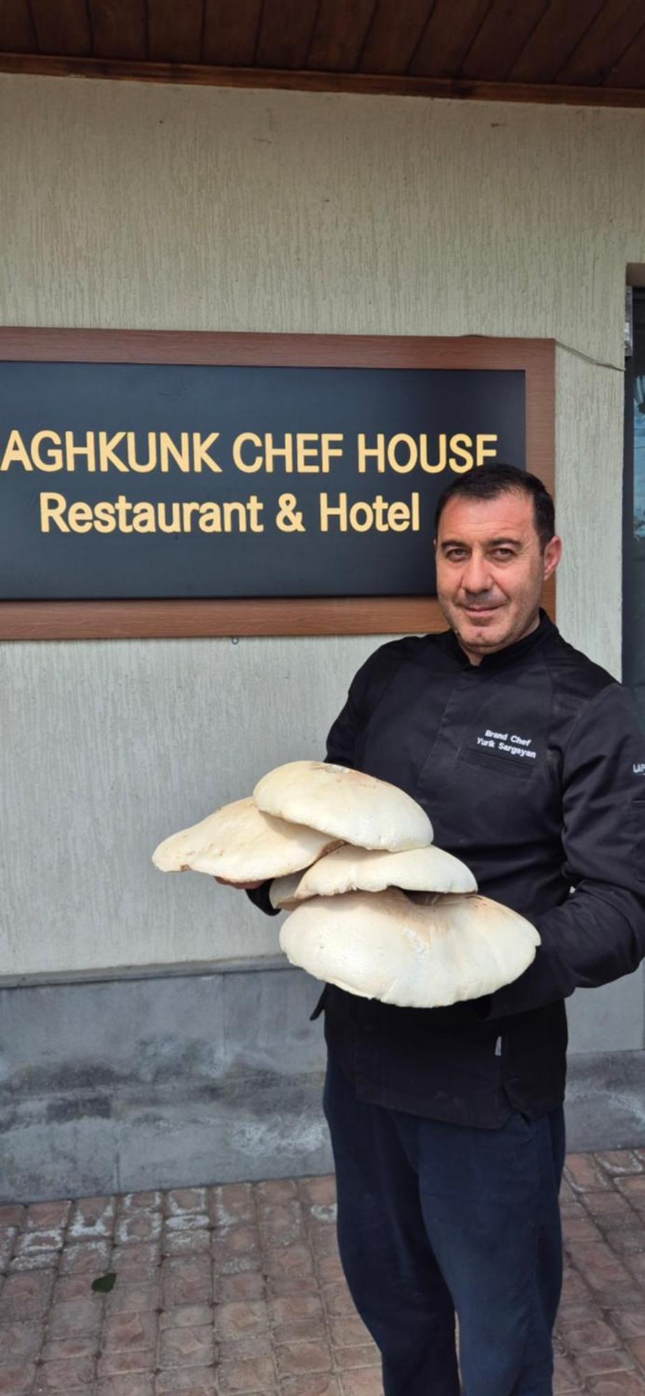 Tsaghkunk Chef House Hotel & Restaurant Sevan Exterior photo